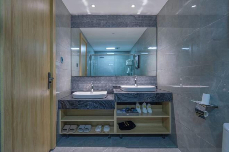 Bathroom 4, Manyuegu Holiday Hotel, Dali Bai