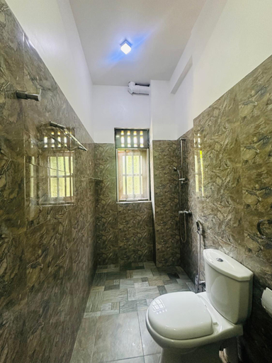Bathroom 2, Summer Bliss Villa, Akmeemana