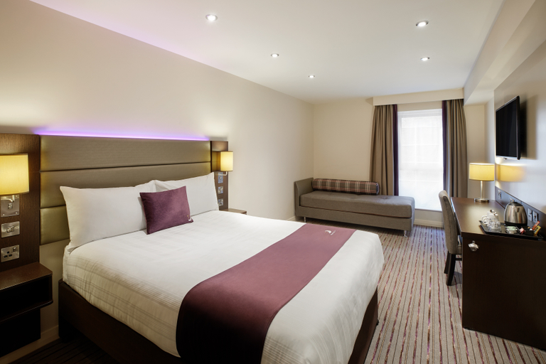 Bedroom 3, Premier Inn Dover - Eastern Ferry Terminal, Kent