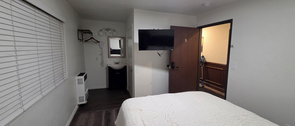 Primary image, Country Lodge, San Bernardino