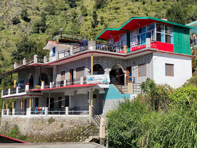 Exterior & Views