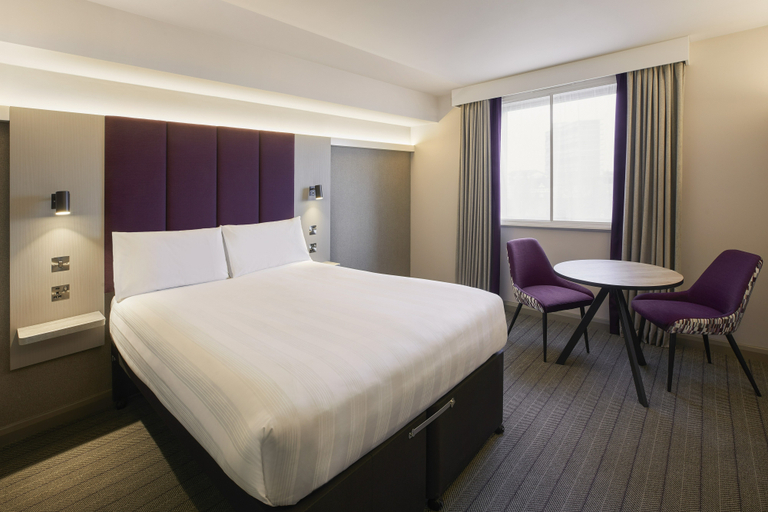 Bedroom 3, Premier Inn Solihull Town Centre, Solihull