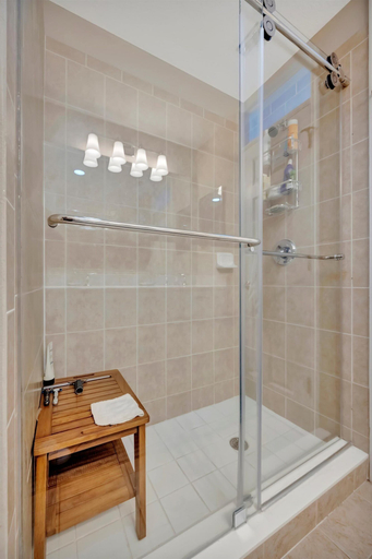 Room 4, Sunrise Waterfront 2BR Townhome - Pool Private Terraces, Hillsborough