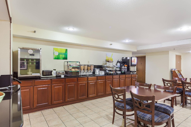 Food & Drinks 5, Quality Inn Lincoln Cornhusker, Lancaster