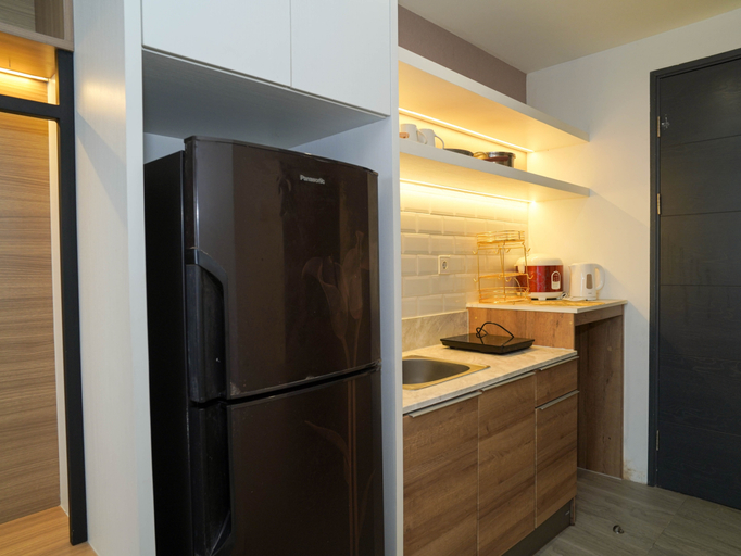Others 4, Chic Brown Touch Studio at Apartment Collins Boulevard By Travelio, Tangerang