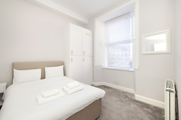 Room 5, Elegant 2-Bed Flat with Edinburgh Charm, Edinburgh
