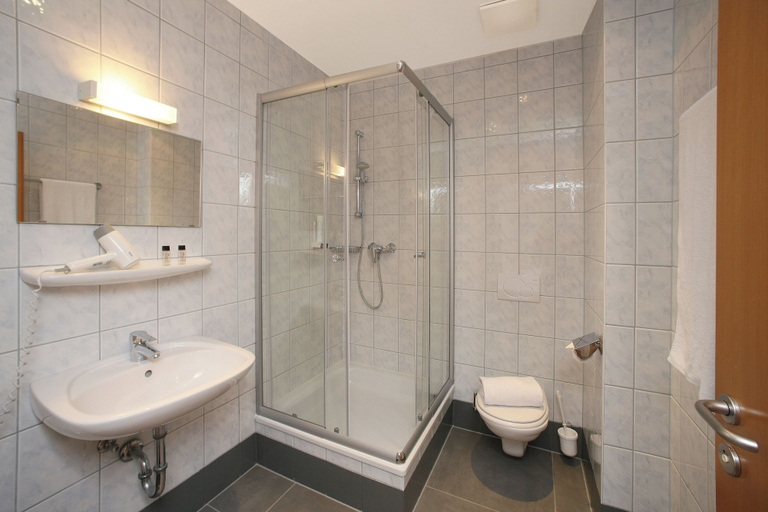 Bathroom 4, Seehotel Sissi, Zell am See
