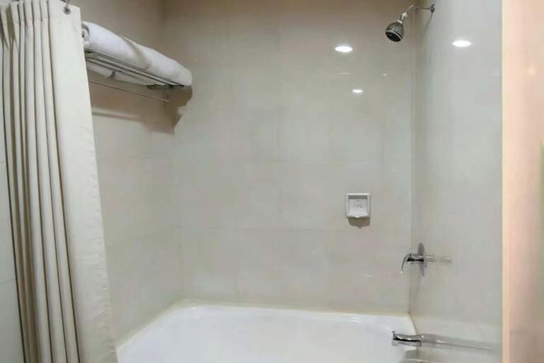 Bathroom 5, Orient Haitian Guibin Hotel, Yantai