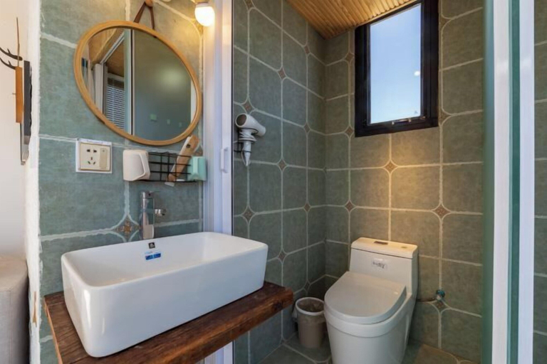 Bathroom 4, Long Sunshine, Dali Bai
