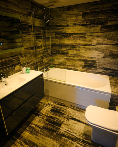 Bathroom, White Lion Hotel, Cheshire East