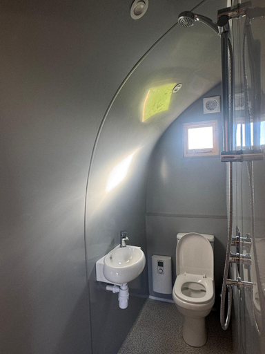 Bathroom 4, Rodway Hill Eco Pod Hotel, Gloucestershire