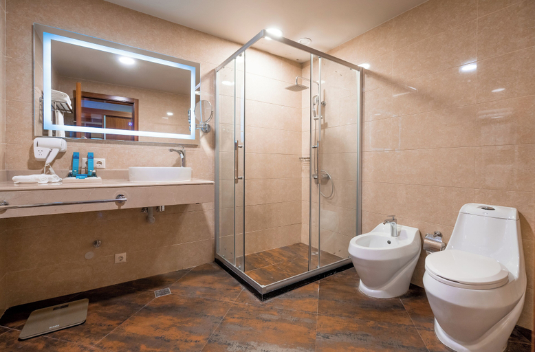 Bathroom 5, Dreamland Oasis Resort & Spa, Kobuleti