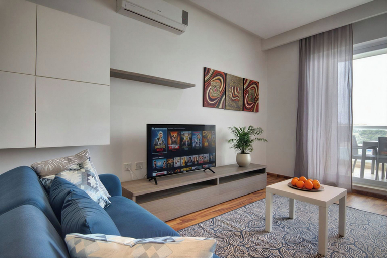 Interior 5, Spacious Private Apartment With Sunny Balcony