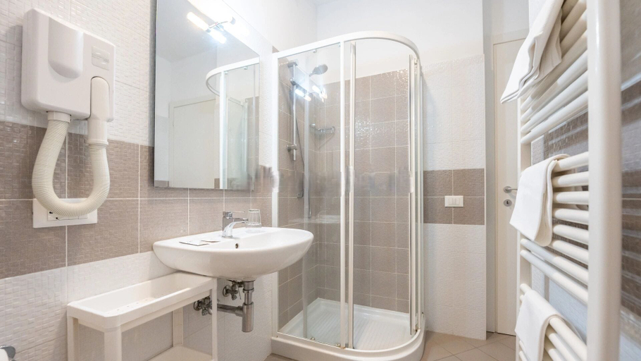 Bathroom 4, HOTEL SETTIBI, Teramo