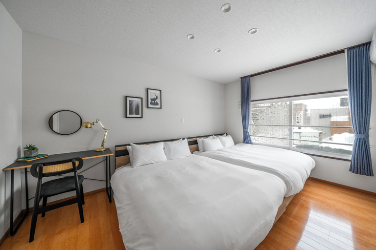Room 5, E-US SAKAEDORI HOUSE, Sapporo