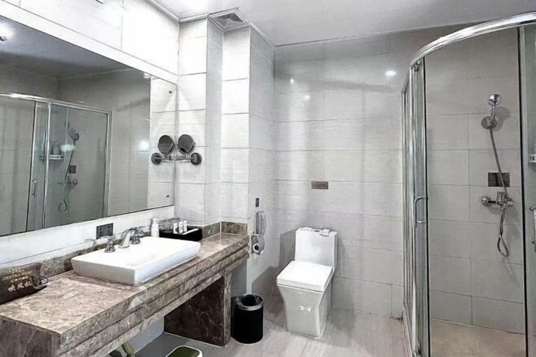 Bathroom 4, Fenghua International Garden Hotel, Dongying