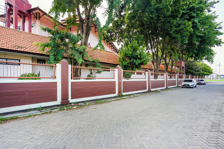 Exterior 2, Hotel O Banuwa Family Residence, Surabaya