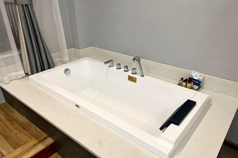 Bathroom 3, an County Zhengxing Business Hotel, Mianyang