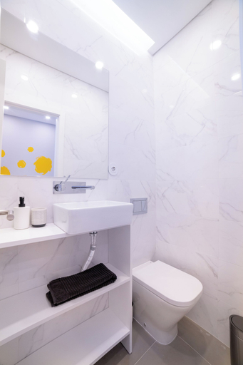 Bathroom 5, Casimiro Freire, Lisbon