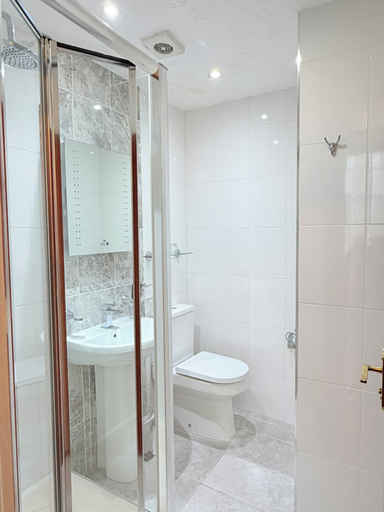 Bathroom 3, Albro House Hotel, London