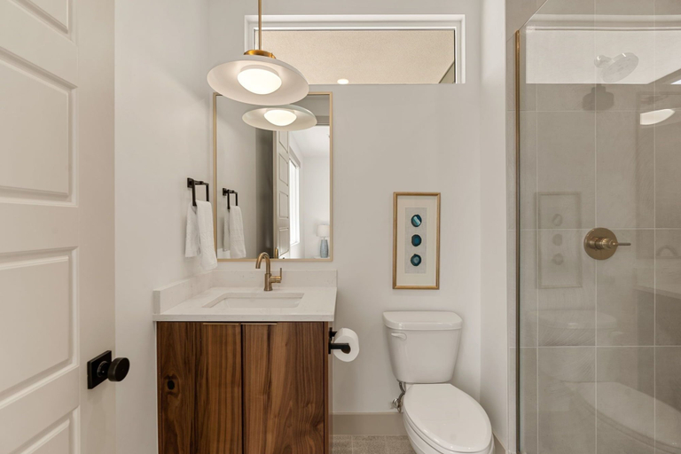 Bathroom 5, Coral Rock Retreat 7 Bedroom Home, Washington