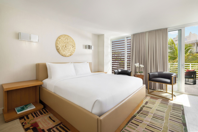 Room 3, Collins Court South Beach, Miami-Dade