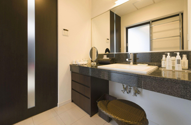 Bathroom 5, Fugakugunjo, Izu