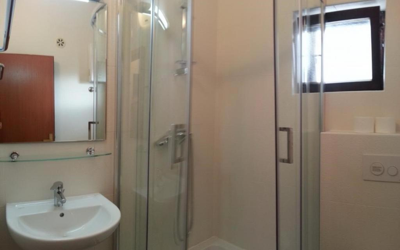 Bathroom 2, 230 MESTRO, Omiš