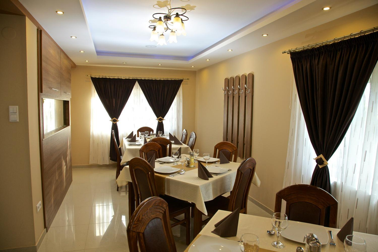 Food & Drinks 5, Becsi Szelet, Miercurea Ciuc