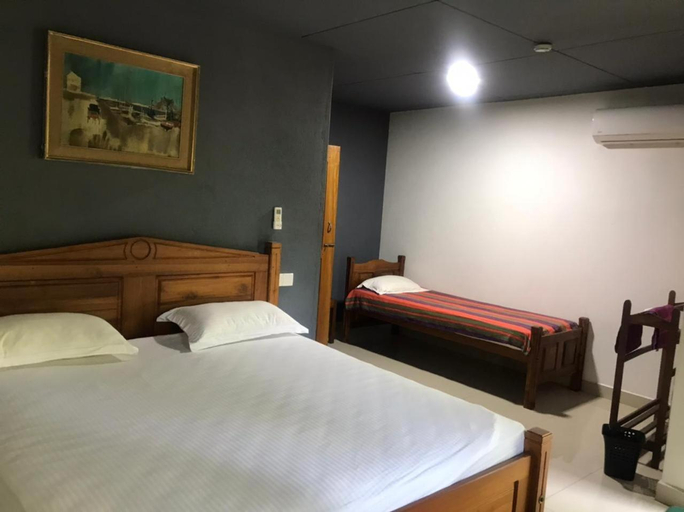 Bedroom 2, Euro star holiday inn, Wennappuwa