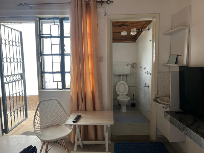 Others 5, Studio Guest House, Dagoretti North