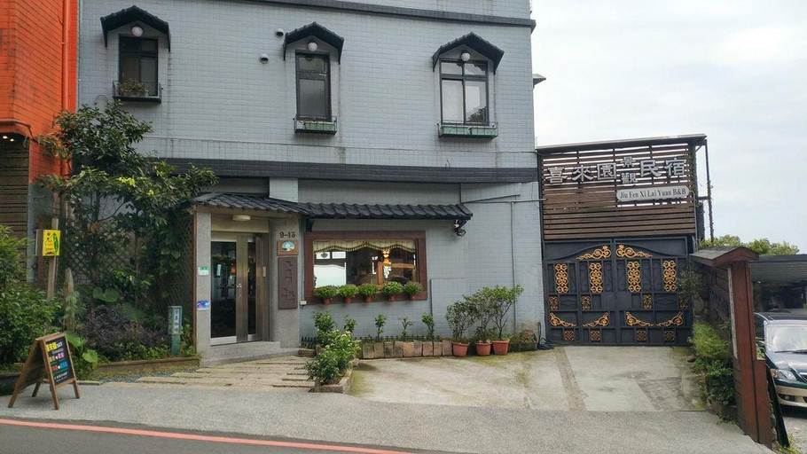 Exterior & Views
