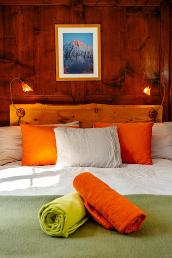 Bedroom 2, Heidis Guesthouse, Aigle