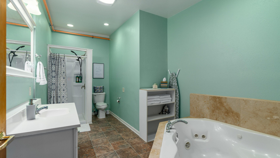 Bathroom 4, Driftwood Condos, Pepin