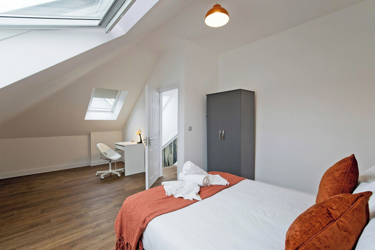 Room 4, Imperial Woodberry Grove Apartments, London