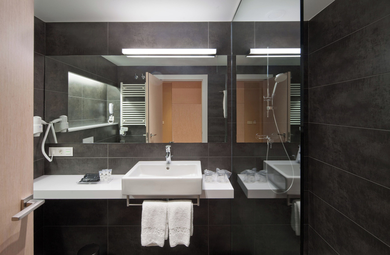 Bathroom 4, Sercotel Hola Tafalla, Navarra