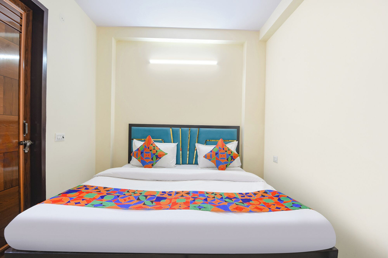 Room 2, Fabhotel Glass Castle, Delhi