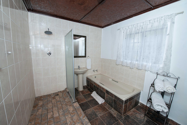 Bathroom 5, SUN DOWN LODGE & CONFERENCE, Joe Gqabi
