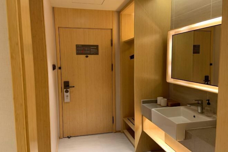 Bathroom 4, JI Hotel (Shanghai Xuhui Yueyang Road), Shanghai