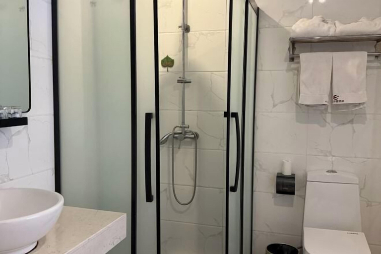 Bathroom 4, Milan Theme Hotel, Taizhou