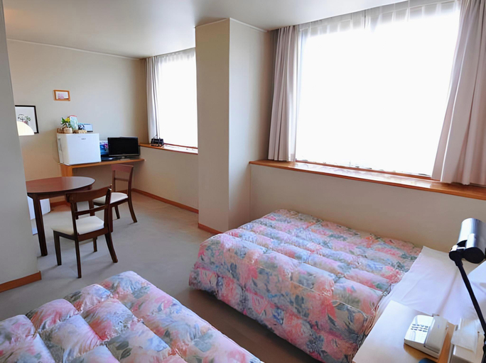 Bedroom 3, Hotel King, Izumi