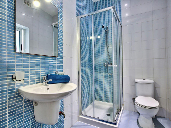 Interior 4, Spacious Private Apartment With Sunny Balcony