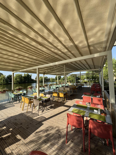 Food & Drinks 5, Camelot Resort, Ineu