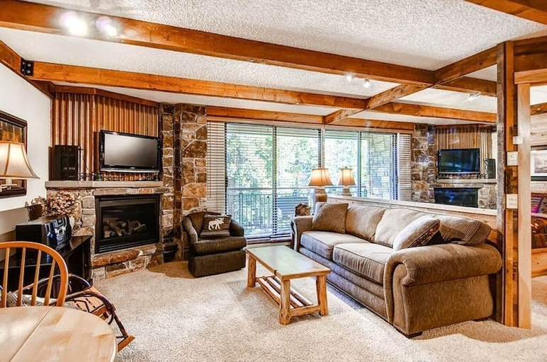 Living area 3, Trails End 110 1 Bedroom Condo, Summit