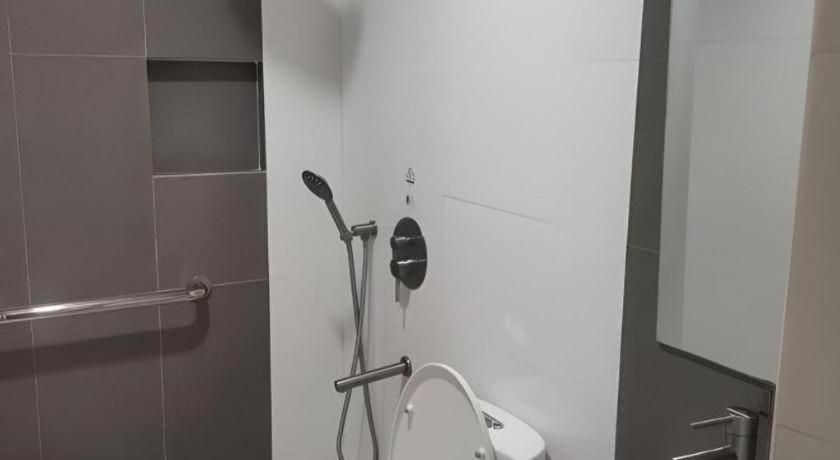 Bathroom 4, Hotel Sogo Tarlac, Tarlac City