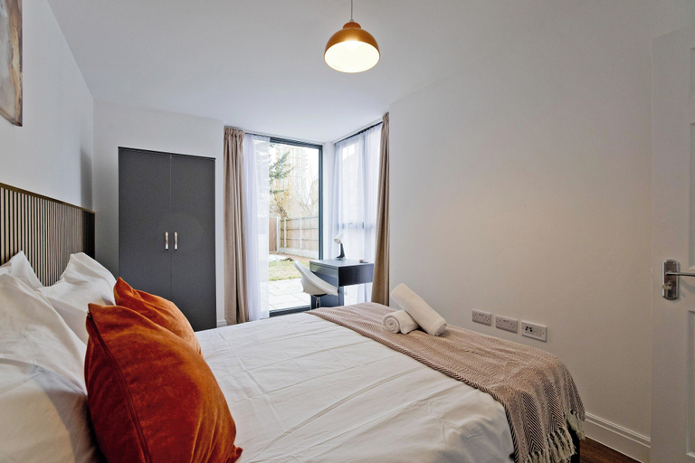Room 3, Imperial Woodberry Grove Apartments, London