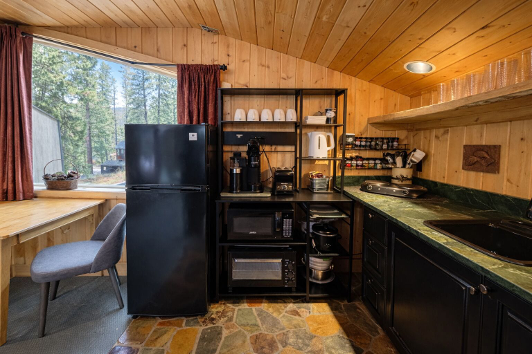 Private kitchen 5, Riverside Loft Suite 1 Bedroom Home, Chelan