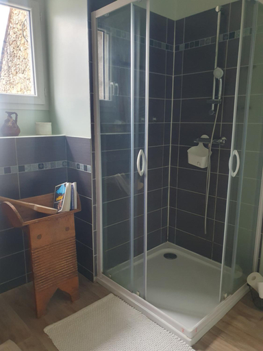 Bathroom, Chambre d'hotes Le Luquet, Charente