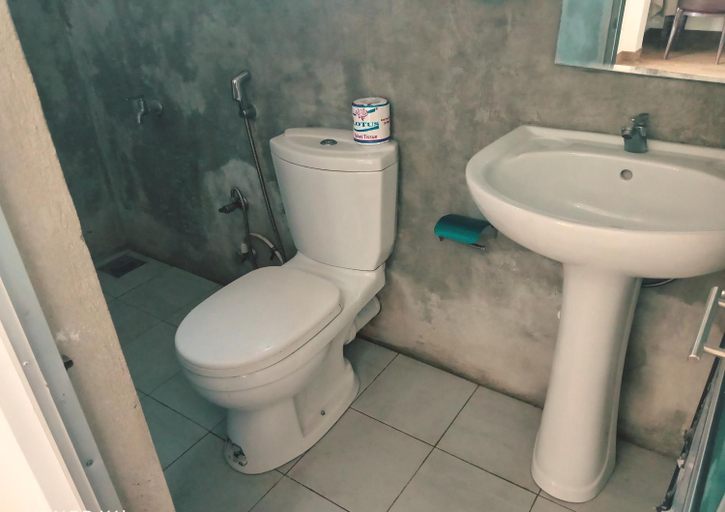 Bathroom 2, Seasons Four Eco Friendly Cabana MATARA, Matara Four Gravets