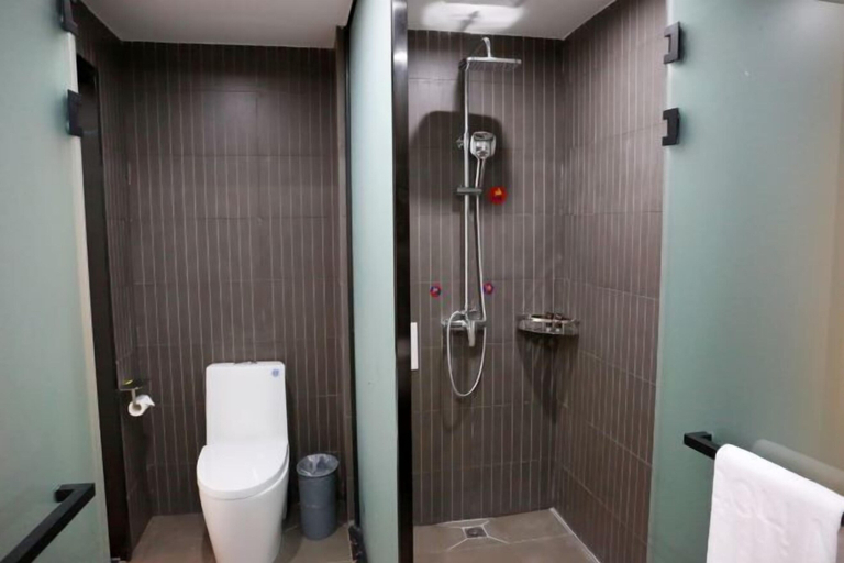 Bathroom 3, Junyi Hotel (Huaibin Mobile Building Store), Xinyang